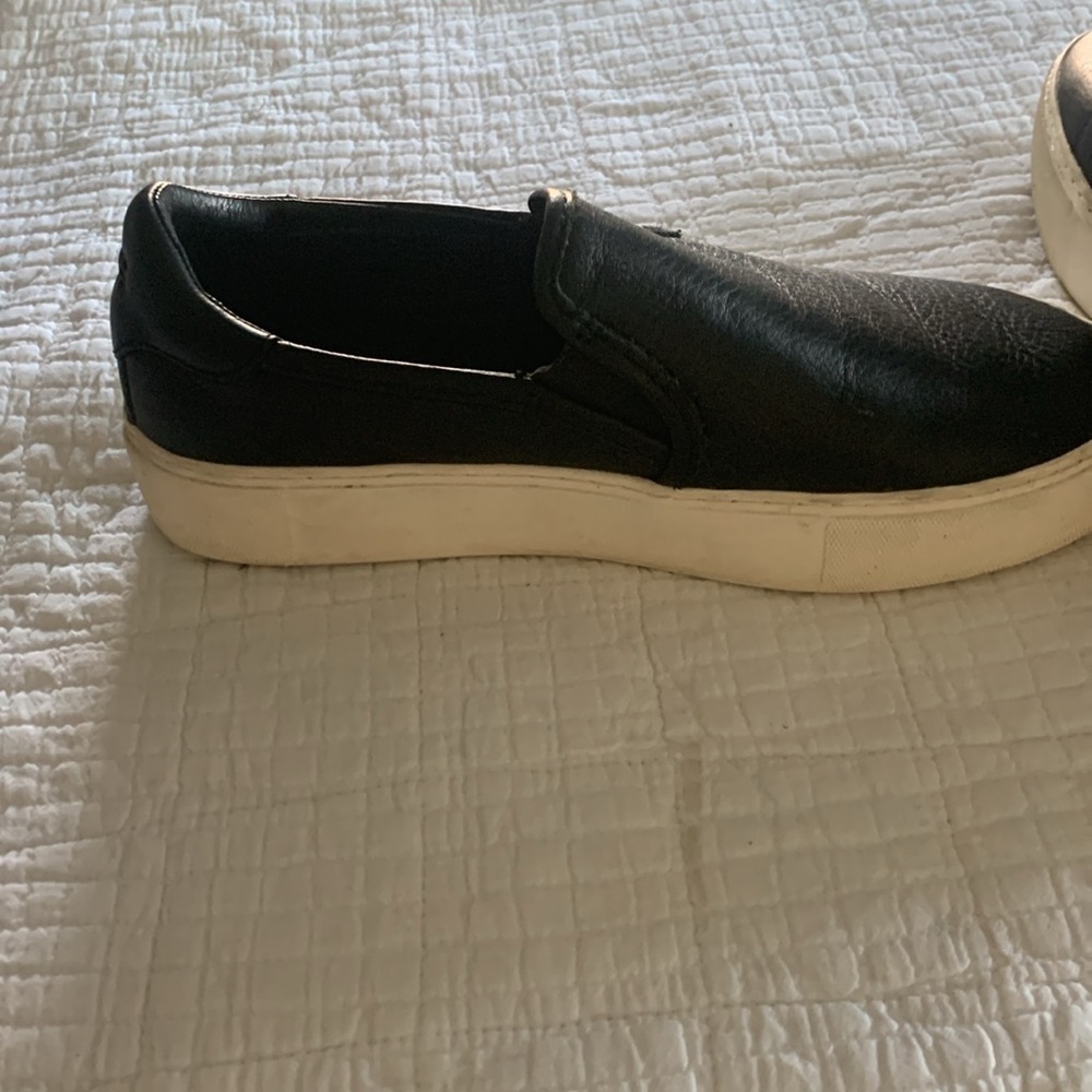 Ugg - Picture 3 of 5